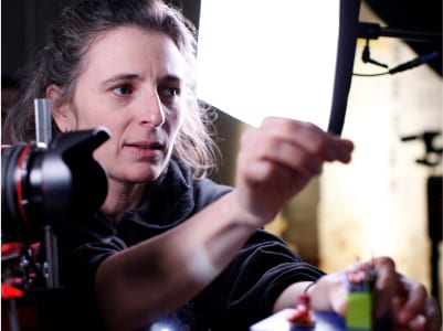 Irene Iborra animando con stop-motion